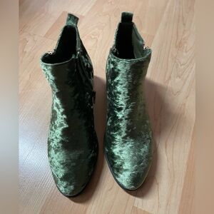 NWOT Womens Bamboo Ankle Boot Velour Velvet Green Size 7